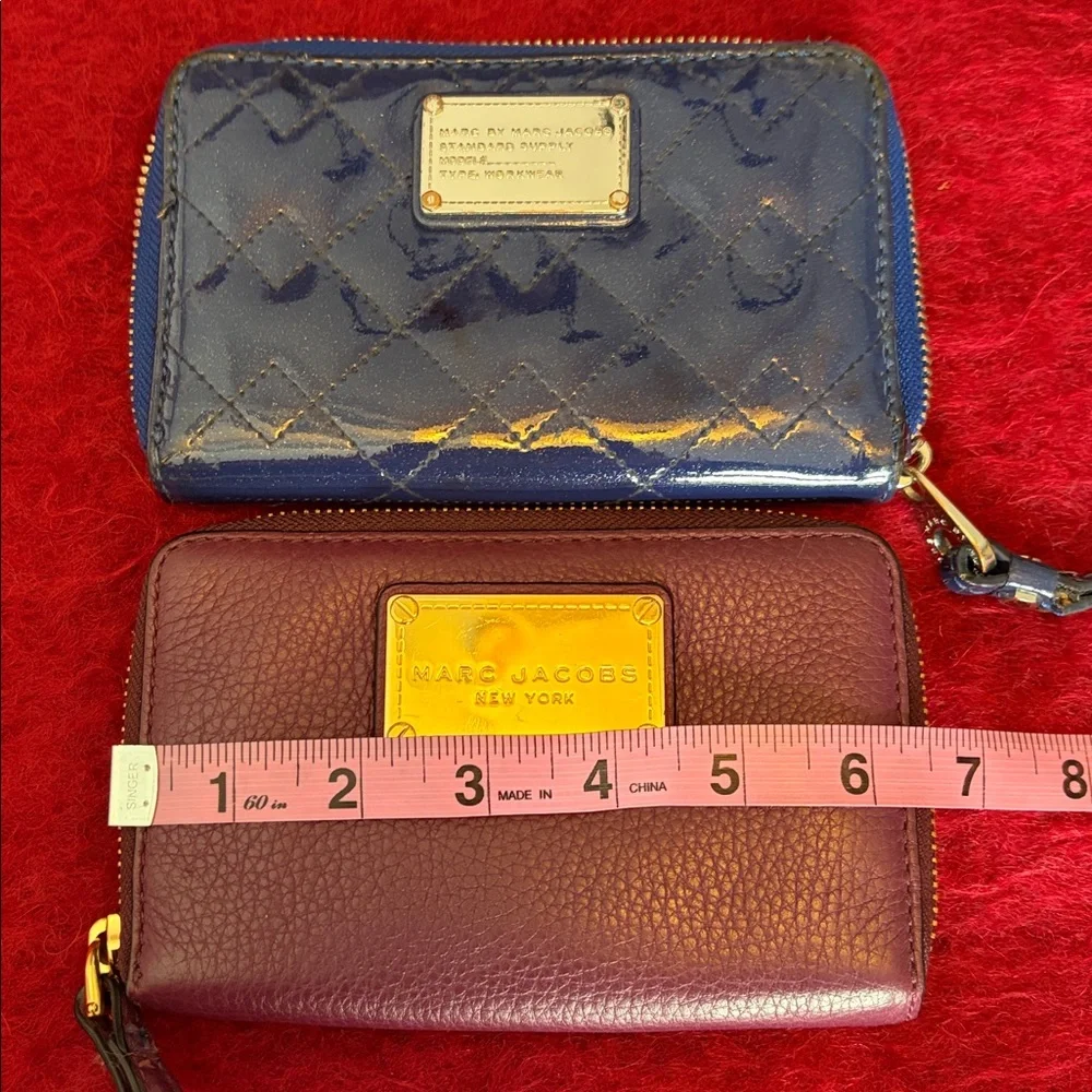 MARC JACOBS SET OF WRISTLETS BUGUNDY PEBBLED & NAVY BLUE PATENT LEATHER